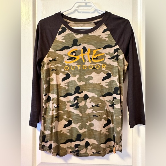 🎈🎈Host Pick🎈🎈 She Outdoor ladies camo top - Picture 1 of 3